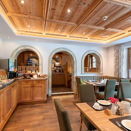 Hotell Hotel Alpinjuwel 3 Gerlos