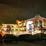 Отель Hotel Alpinjuwel 3 3*