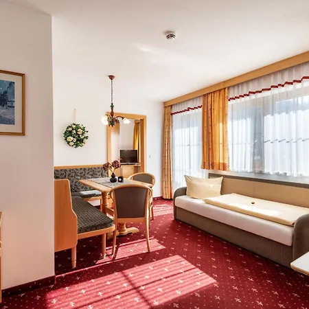 Отель Hotel Alpinjuwel 3